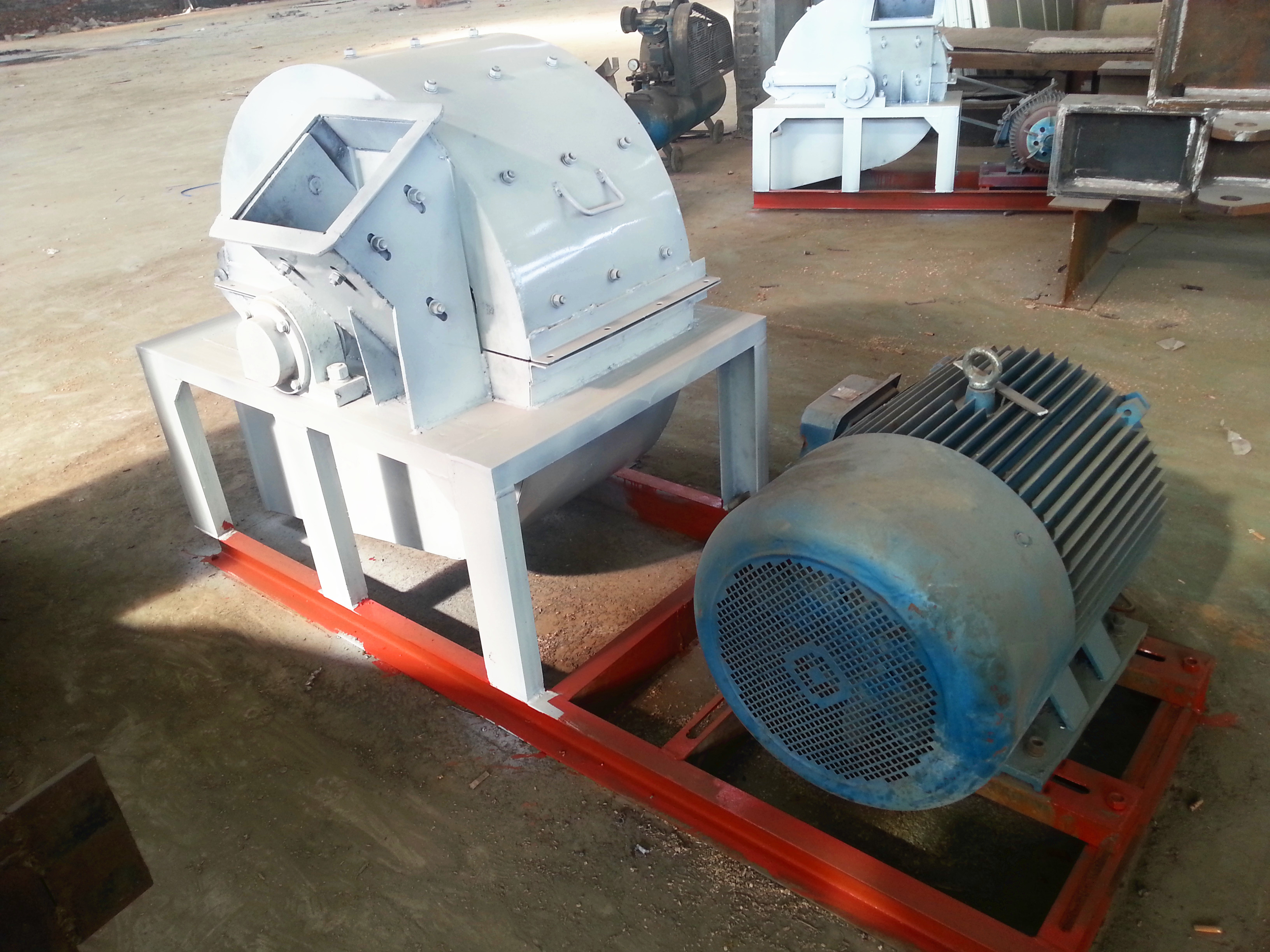  /b> /p> p data-id="gnbkbzarle">木材粉碎机是由机体,中机体,下机体