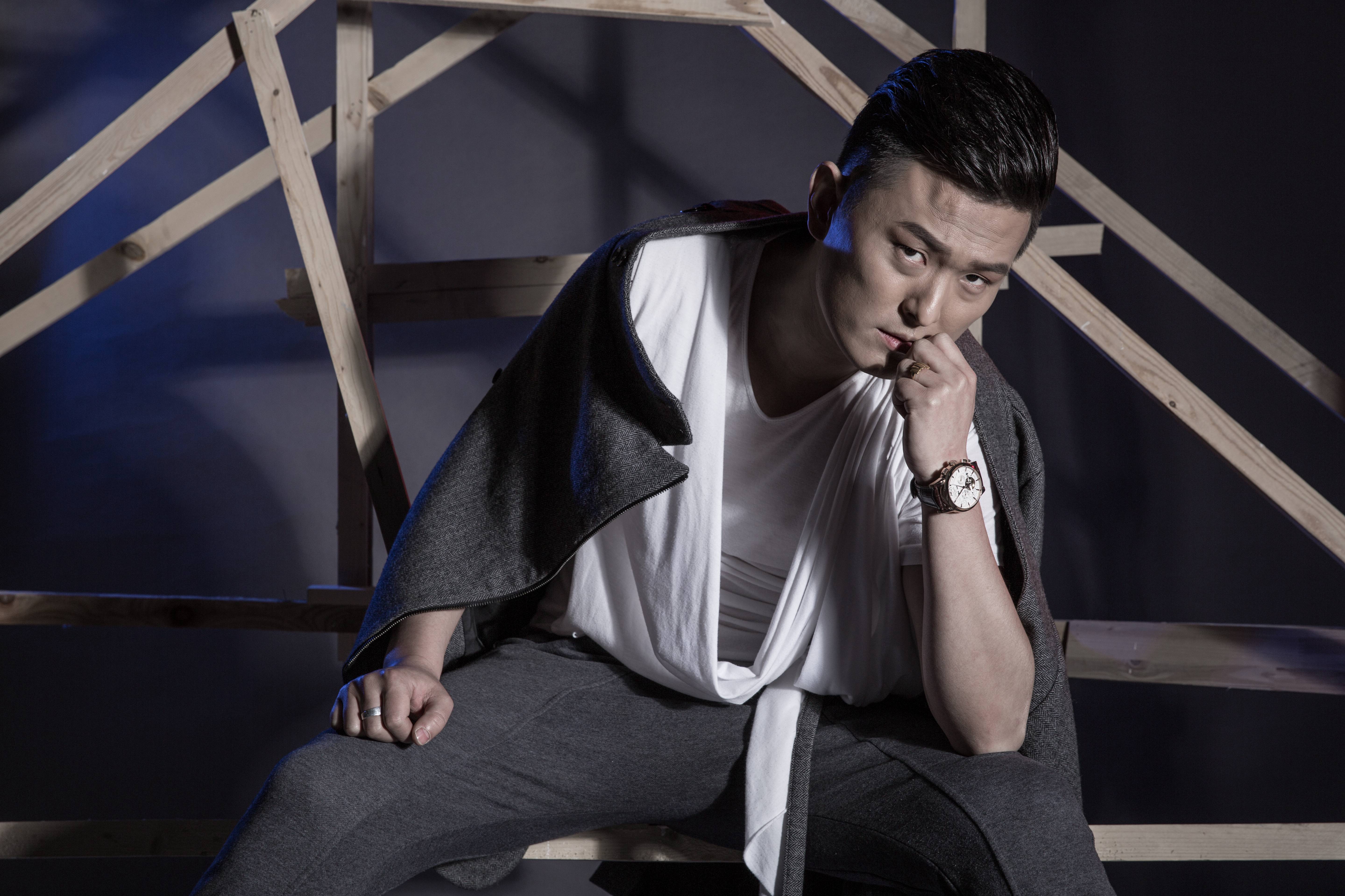  p>赵斌,华语男歌手自2004年步入歌坛,凭借英俊的外形和实力的唱功