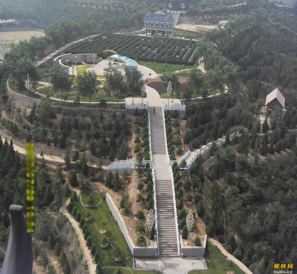 target="_blank" href="/item/南山公园">南山公园 /a>位于柳林县307