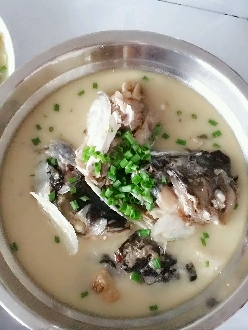 清炖鱼头雪耳汤