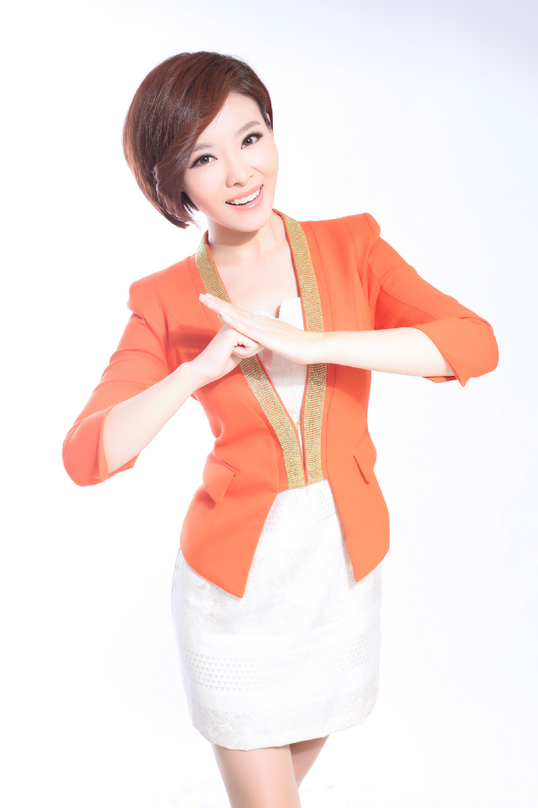  p>沈智婉( i>艺名新淼 /i>),1988年6月22日出生于河北省石家庄市