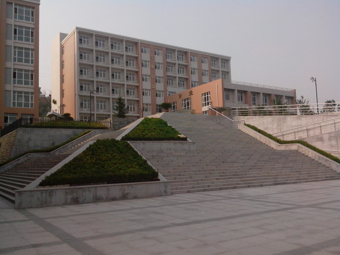  p>大连市第十一中学是 a href="#" data-lemmaid="10727214">大连市