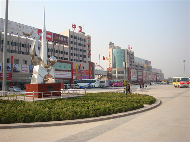  p>位于河北省清河县有一个羊绒制品市场,那里生产的羊绒制品,不仅