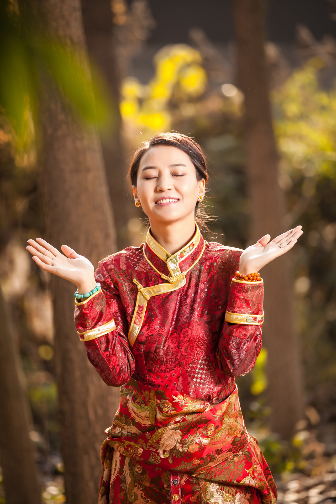  p data-id="go06hye73v">拉吉,歌手,出版专辑《青春的鲜花》,《金色