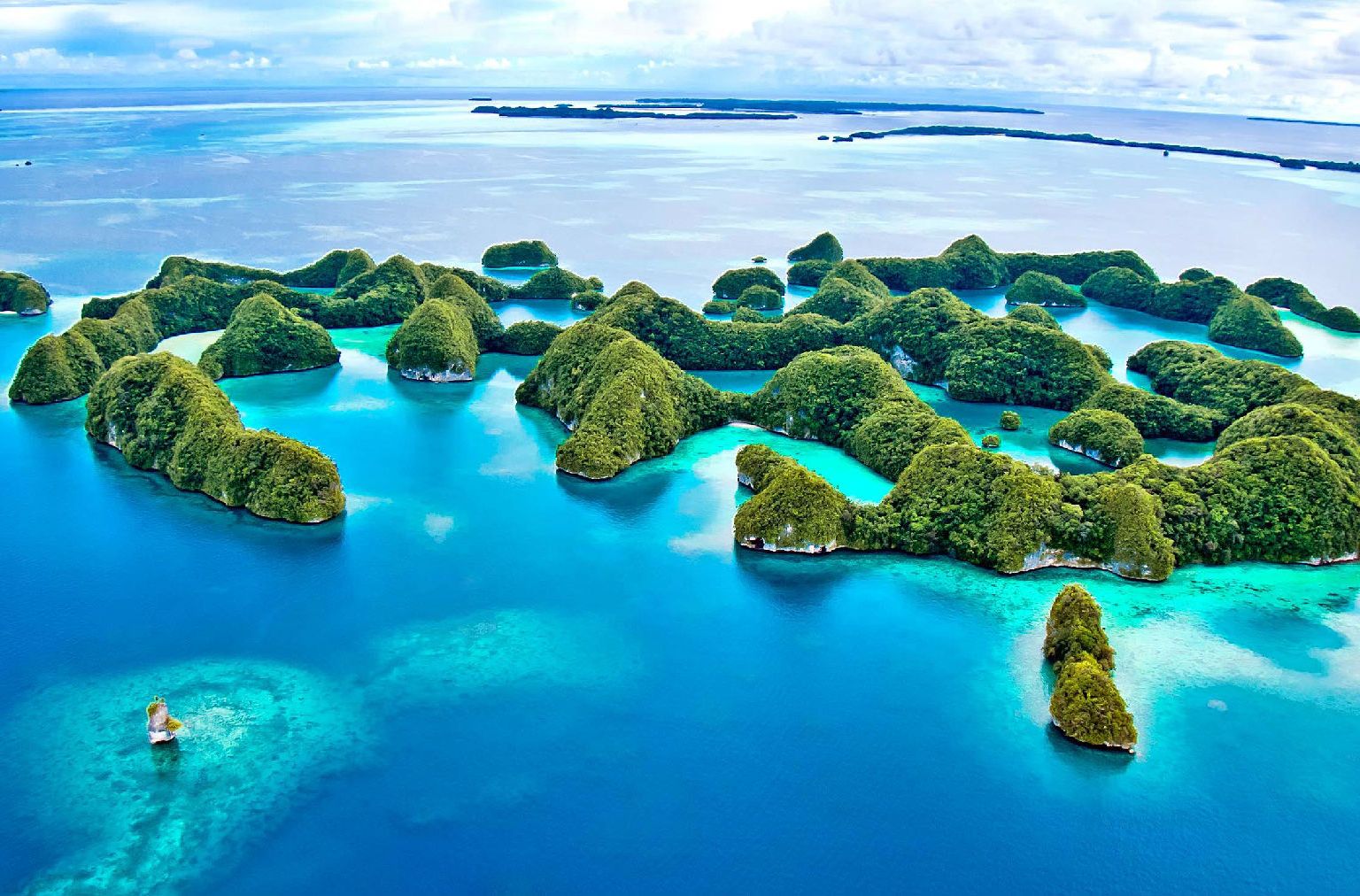  p>帕劳群岛位于西太平洋 a href="#" data-lemmaid="5689610">菲律宾