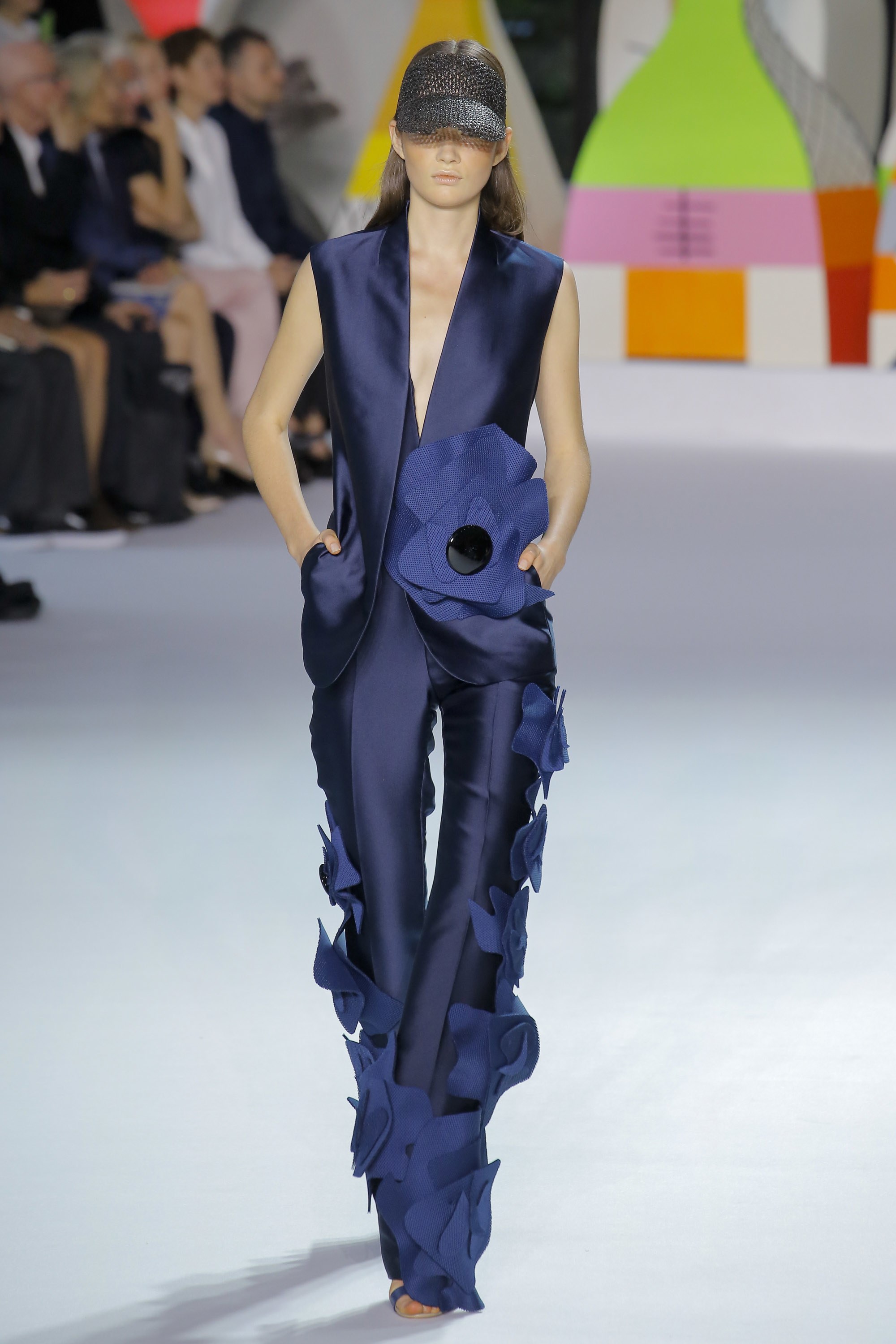 lemmaid="131482">瑞士 /a>一家族企业,是拥有80年制衣经验的服装品牌