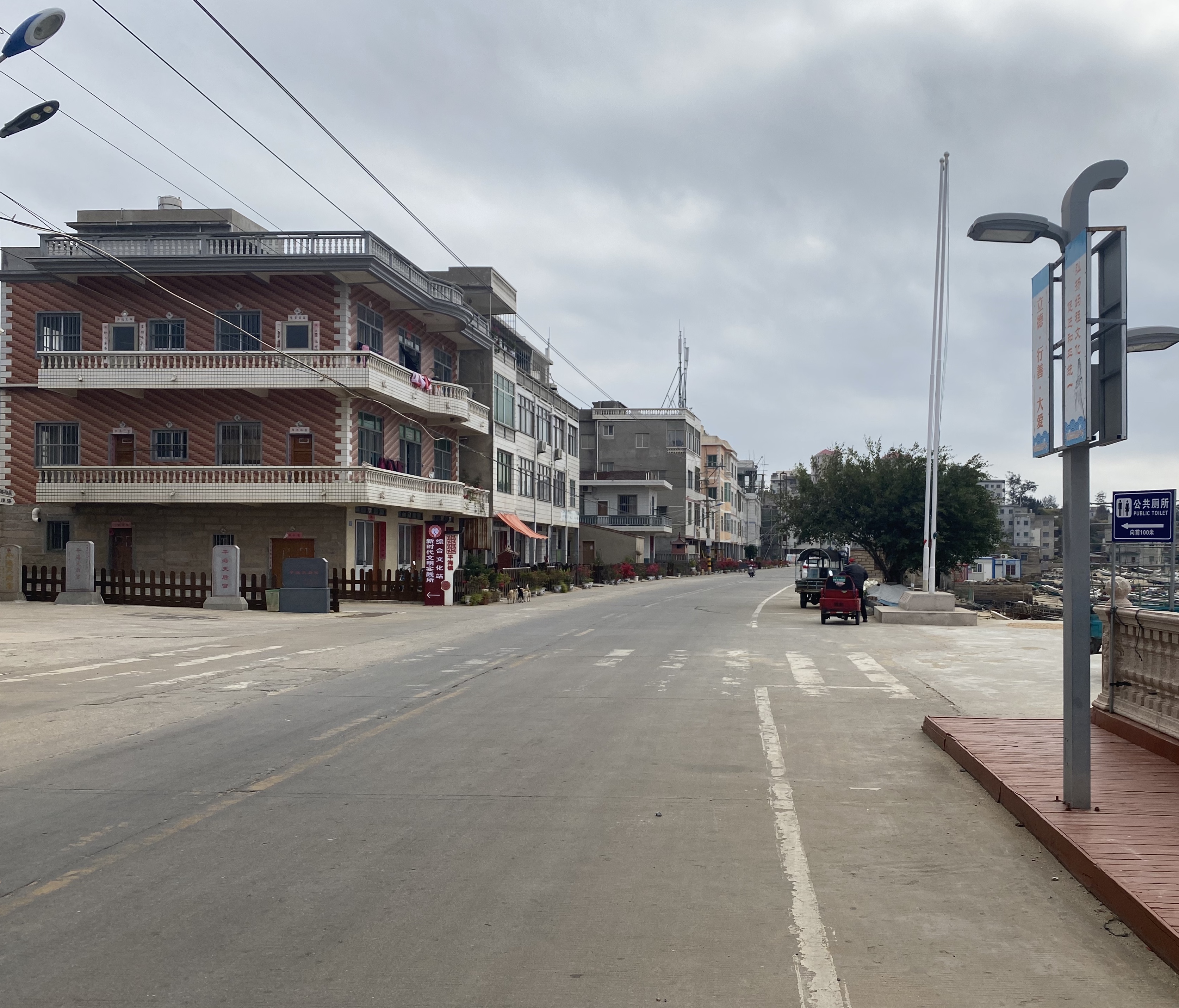  p>平海镇(英文名:pinghai town)位于莆田三大湾平海湾突出部,东南