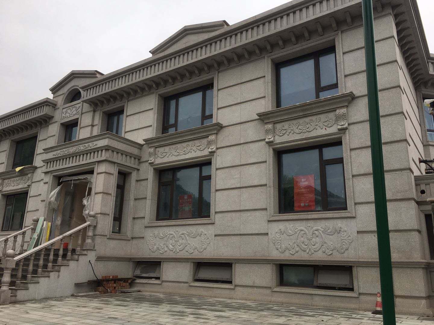  p>名豪山庄是由"江阴利安达集团"与"仲盛兴业有限公司"联手开发建设.