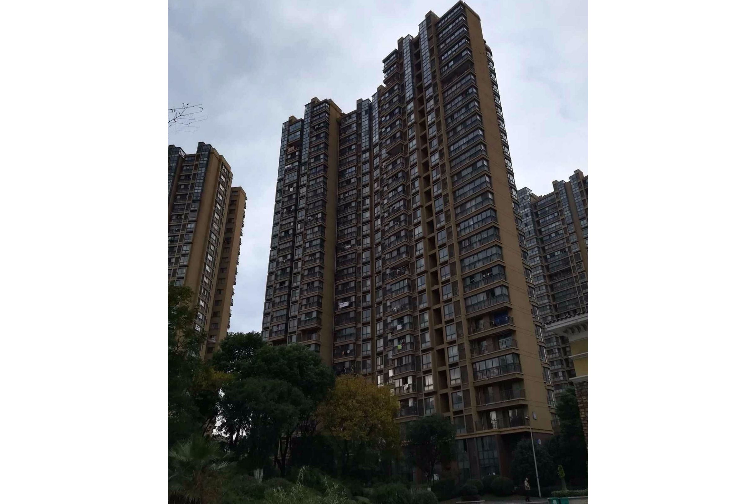  p>九洲花园一期位于新北区龙虎塘镇政府对面,是由江苏九洲集团常州道