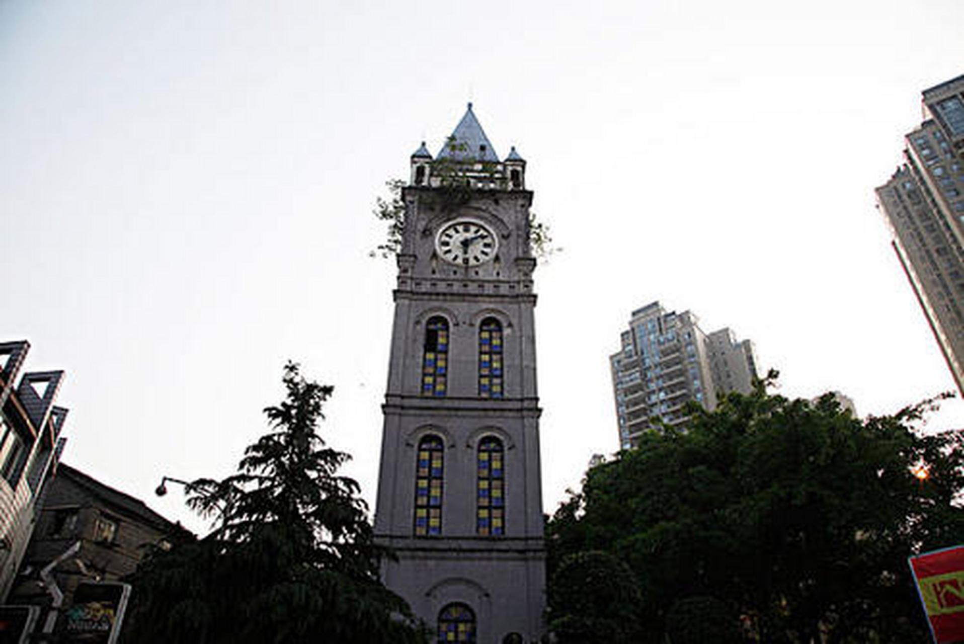 中鼓楼,位于四川省泸州市江阳区花园路8号,现建筑面积40