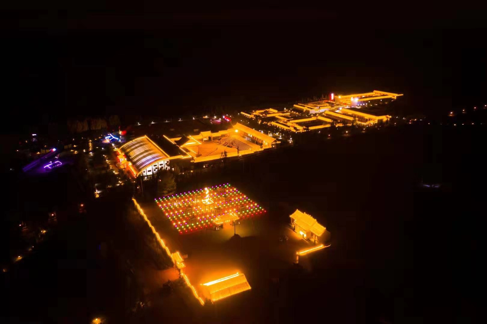 位于鄂尔多斯市中心城区东胜区近郊九城宫