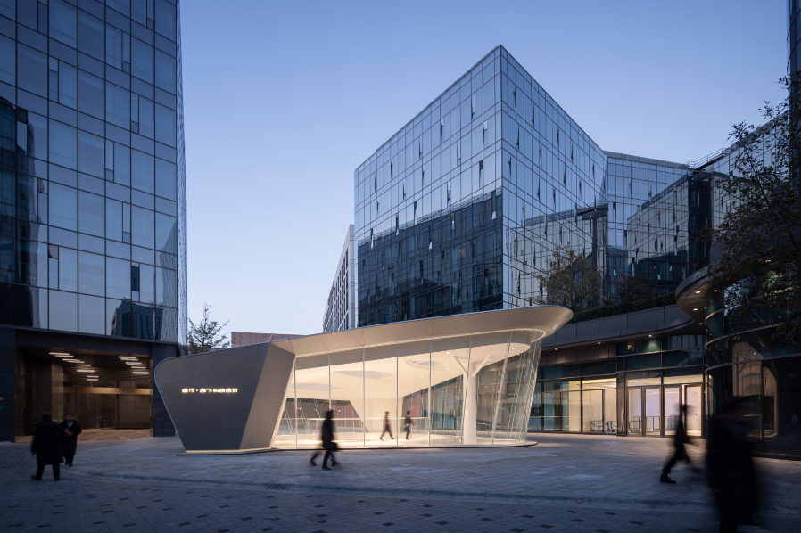 鸣美术馆是上海虹桥国际中央商务区首个拥有国际语境的当代艺术展示馆