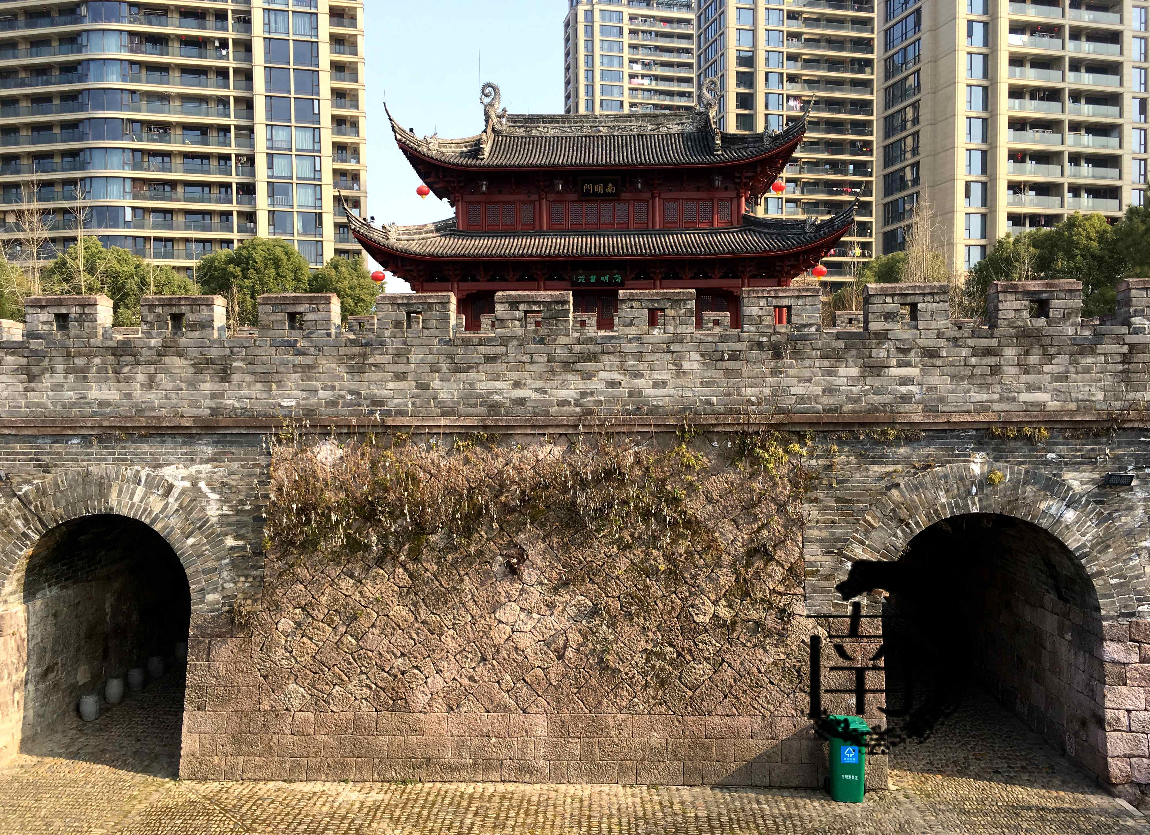  p data-id="gnwfd1uxzm">处州府城墙位于浙江省丽水市,城墙始建于隋