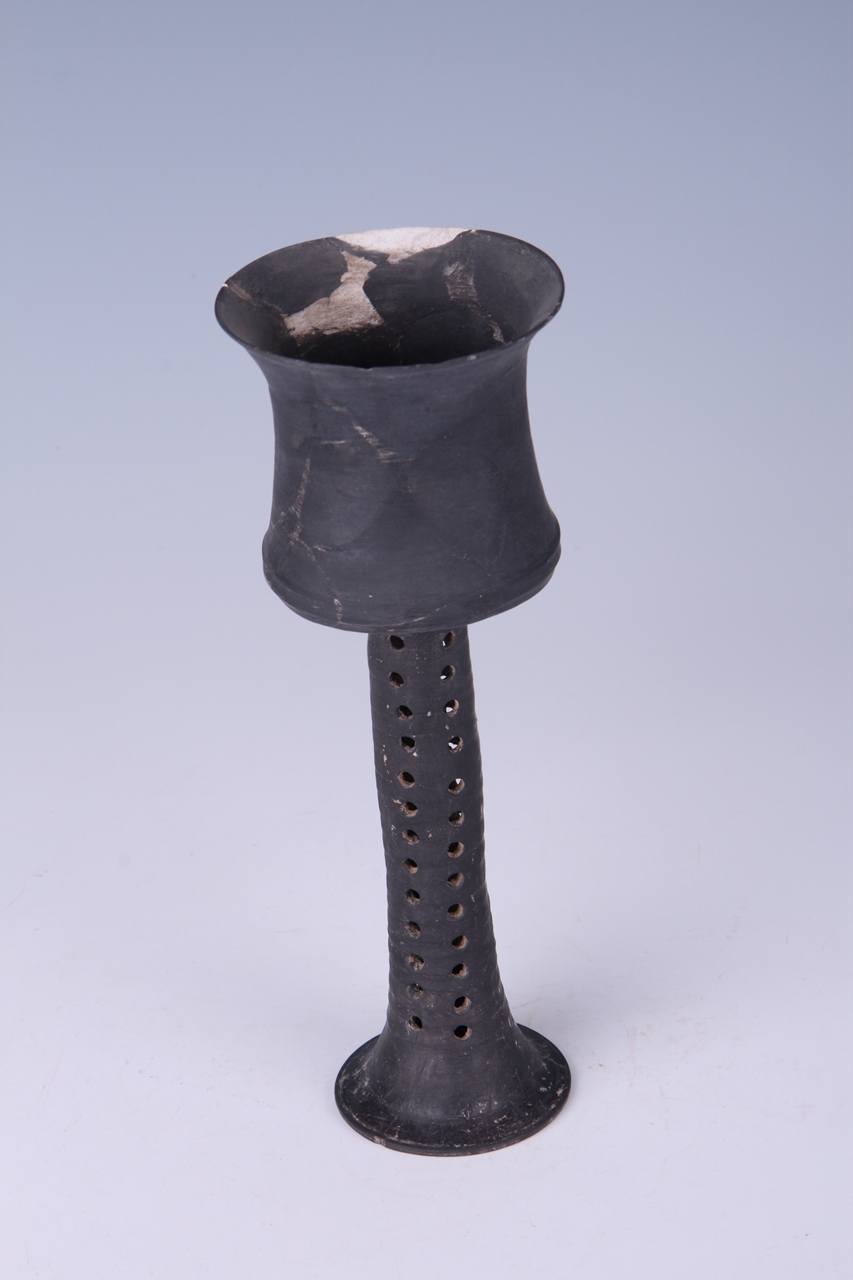 新石器时代黑陶高足杯