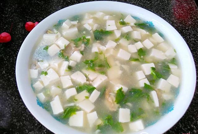 荠菜肉片豆腐汤