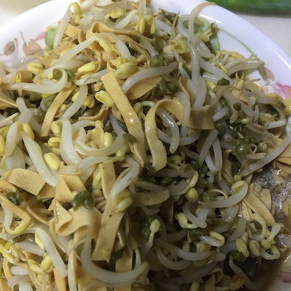绿豆芽炒干豆腐丝
