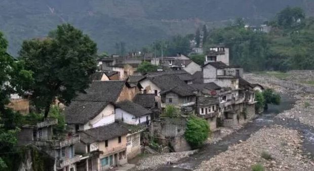  p data-id="gnaz1affyi">龙溪镇,隶属于重庆市巫山县,地处 a target=