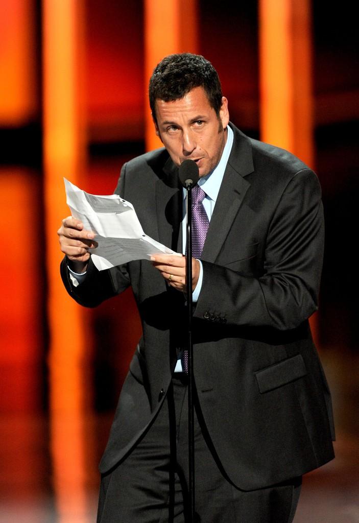  p>亚当·桑德勒(adam sandler),1966年9月9日出生于美国纽约市