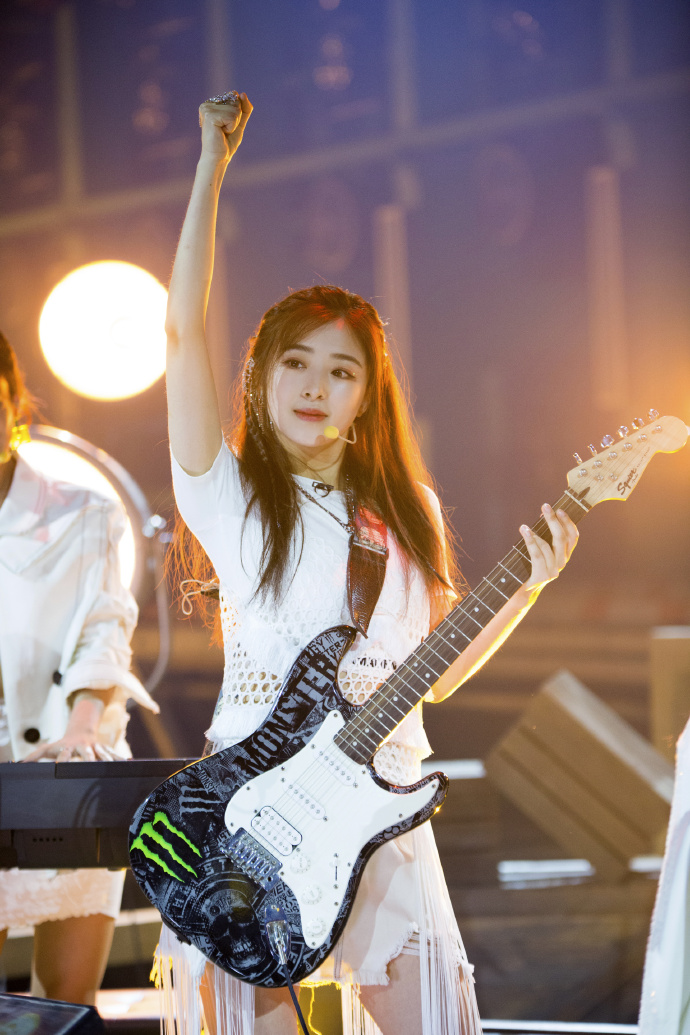  p>张含韵,1989年4月9日出生于四川省德阳市旌阳区,中国内地流行乐女