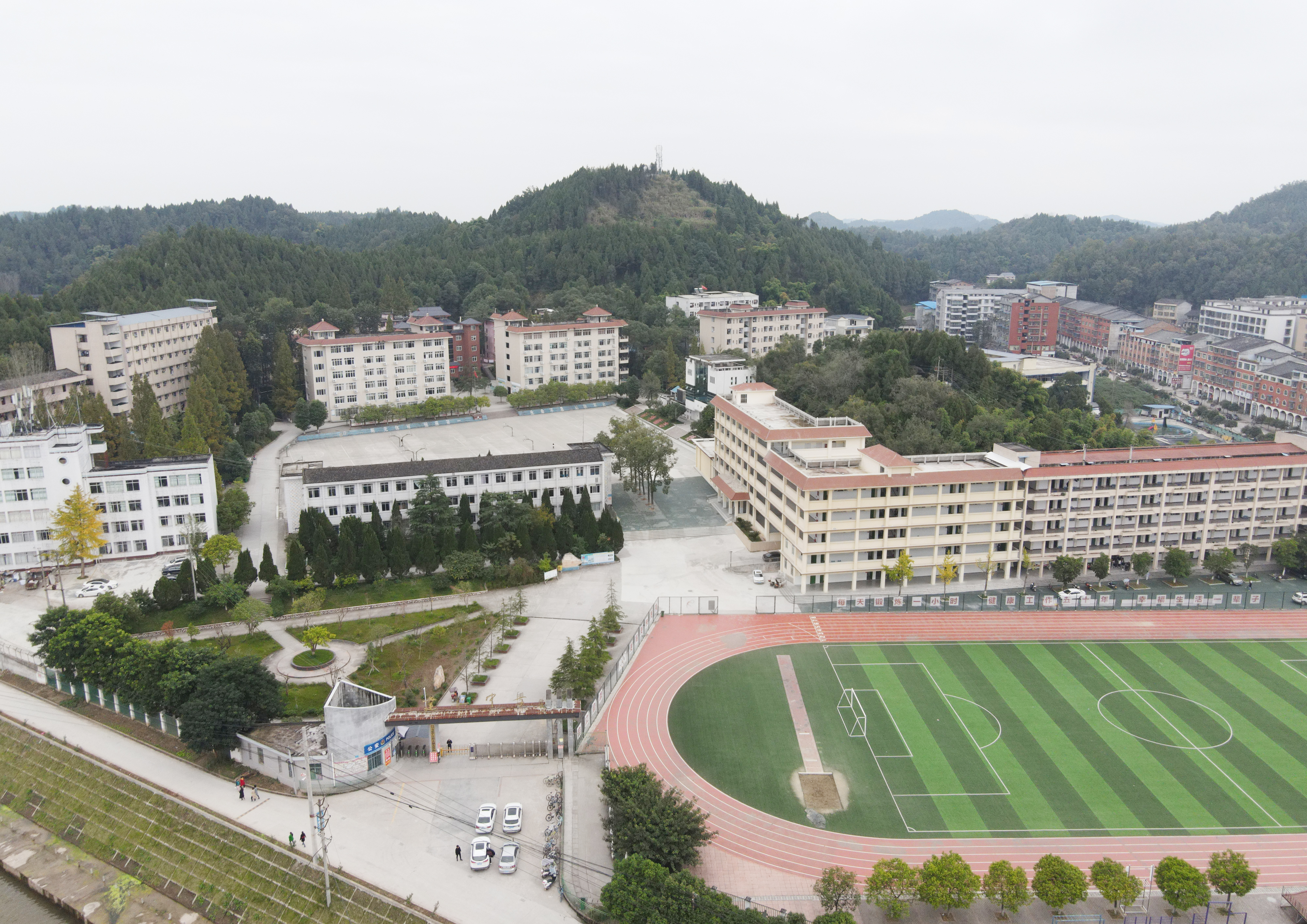 南部县建兴中学