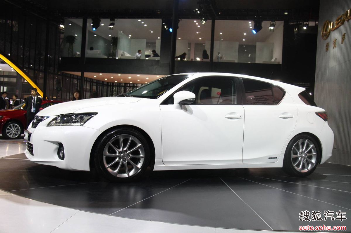 3,雷克萨斯ct200价格是499万元和526万rx系列可谓是雷克萨斯旗下最为