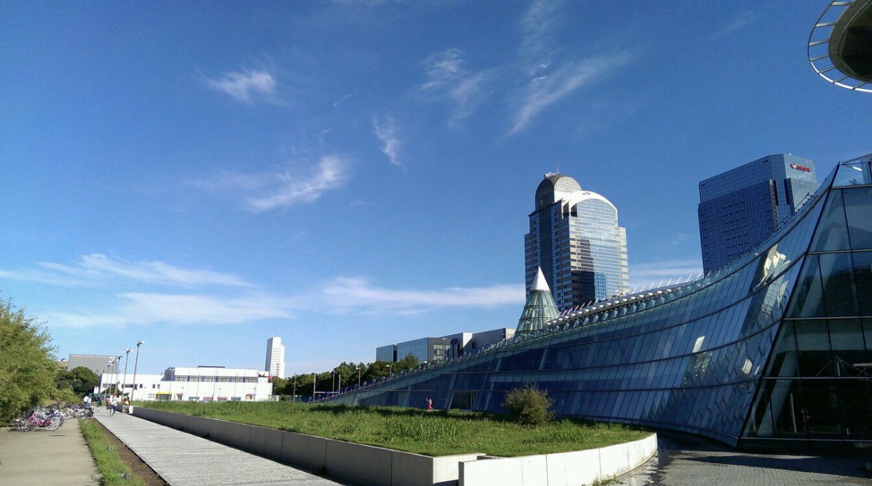  p>神田外语大学简称为"kuis",位于世界著名企业林立的幕张区,是国内