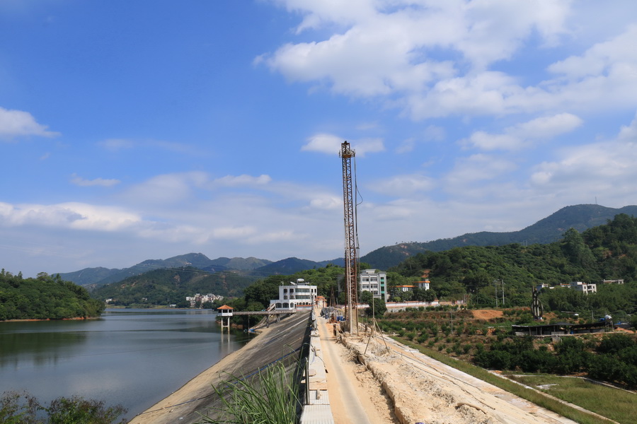 是广东信宜市仅次于尚文水库的第二大水库,在信宜市城东偏北9公里