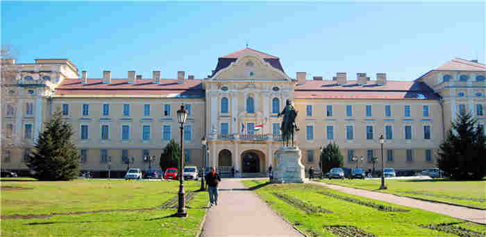 圣伊斯特万大学