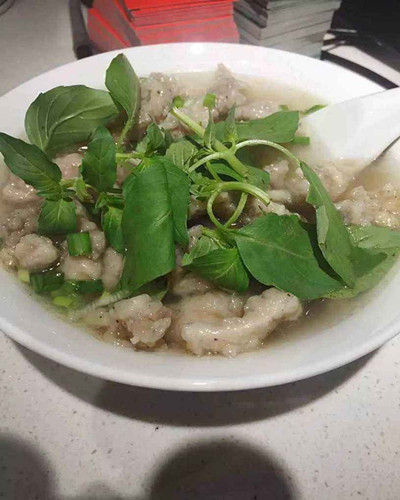  p>粉鸡汤,中国传统美食,现流行于皖北苏北地区,以萧县,徐州,阜阳出名