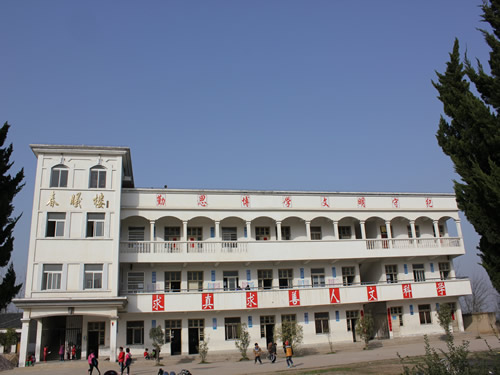  p>位于安徽省寿县刘岗镇三义集十字路口向东450m.