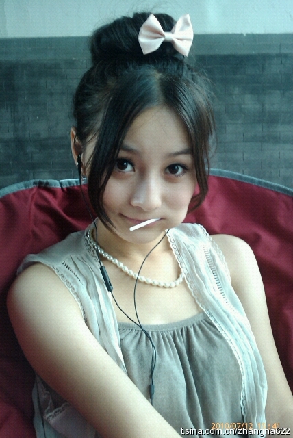 原名张娜,1990年6月22日出生于湖北省武汉市,中国内地女演员,毕业于 a