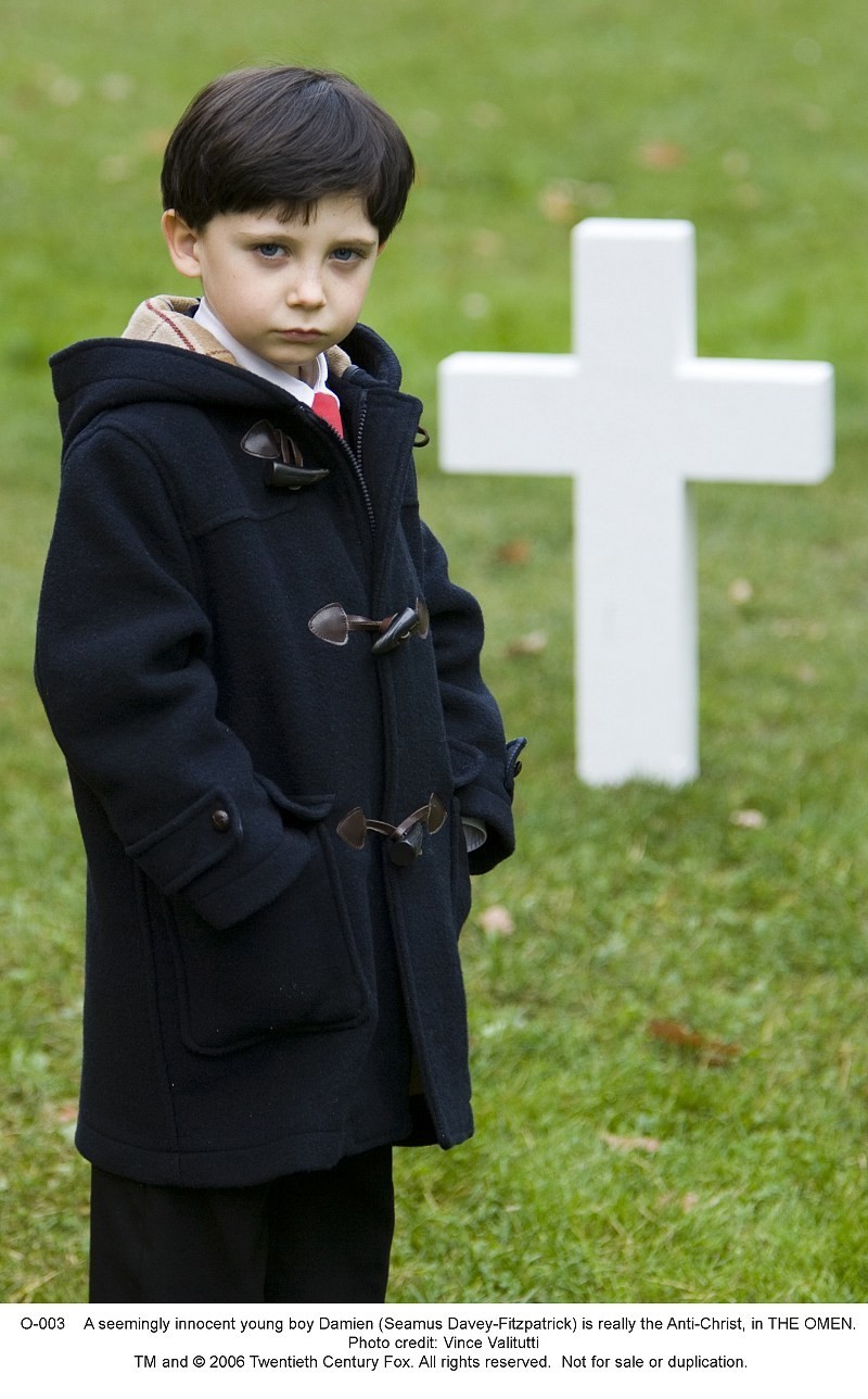 >《凶兆》是由 a target="_blank" href="/item/约翰·摩尔/10693867"