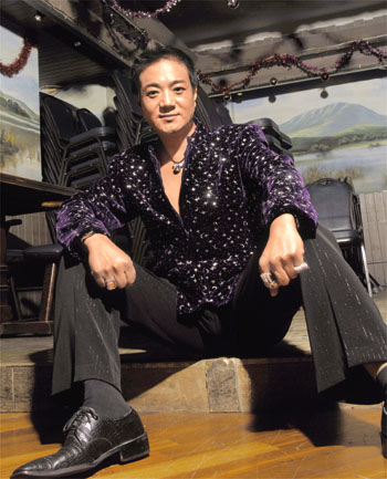  p>鲁振顺,男,4月22日出生于香港, a target="_blank" href="/item