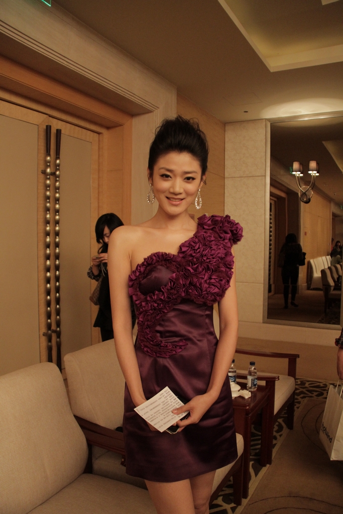  p>滕旋 i>(原名吴腾旋) /i>,1982年2月21日出生于山东省青岛市, a