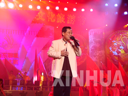 man cheung),1956年9月出生于中国香港,祖籍福建省泉州市晋江市英林镇