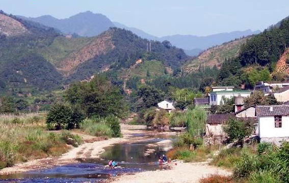  p>卧龙村,位于青驼镇政府驻地西3公里处,西与费县相邻.