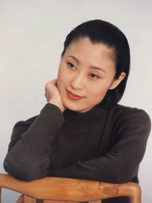 张火丁,1971年1月24日出生于吉林省白城,毕业天津戏曲学校,中国京剧