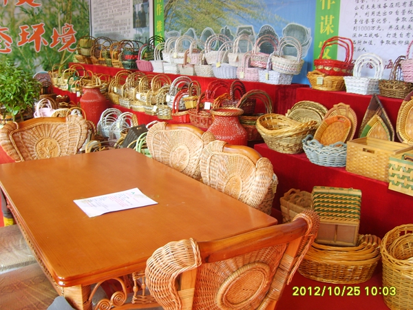 坐落在"中国柳编之乡"固始县丰港乡,是一家专业生产柳编工艺品的产,供