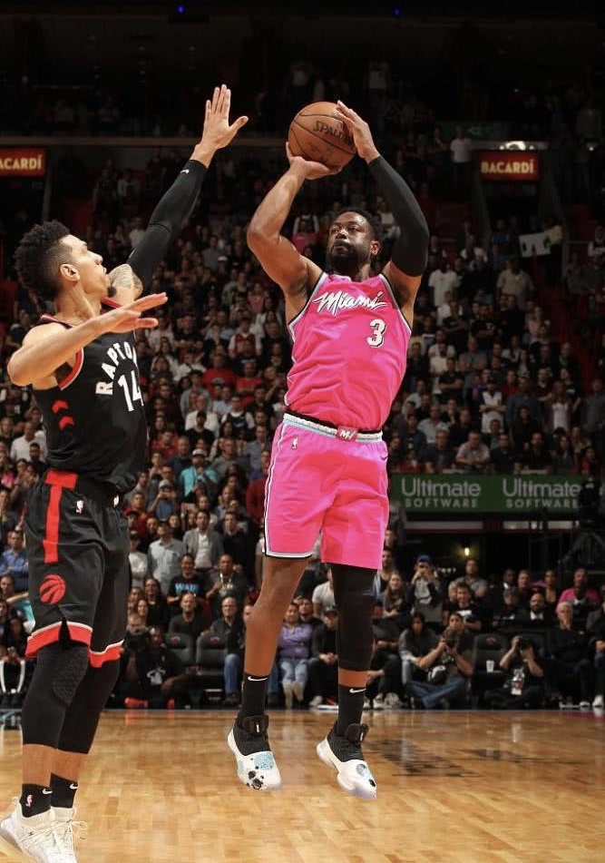  p>德怀恩·韦德(dwyane wade),1982年1月17日出生于美国 a target="