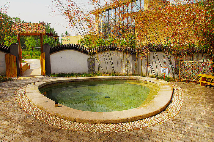  p>稻香湖景温泉会馆位于北京市 a target="_blank" href="/item/海淀