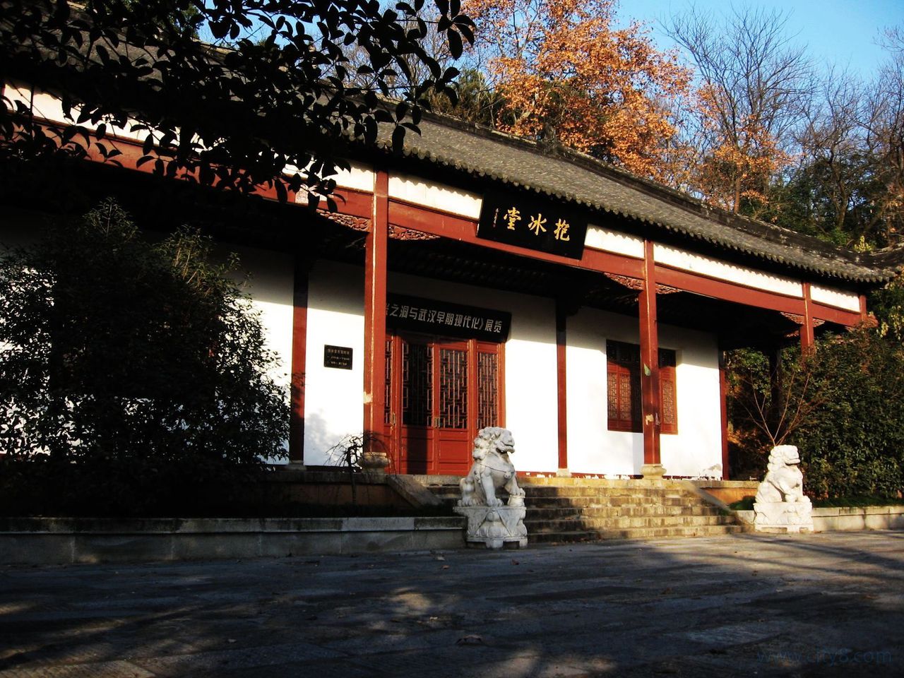  p data-id="go07rjli5x">抱冰堂建于1909年,是清末湖广总督张之洞的