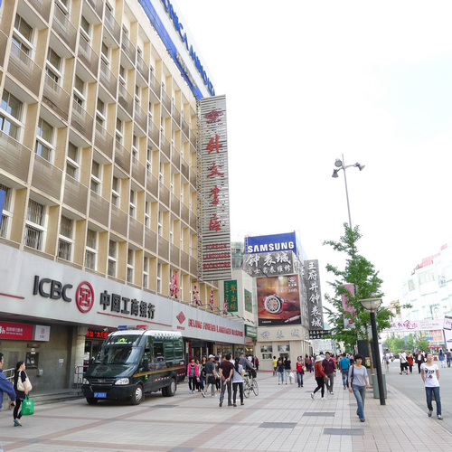  p>王府井大街 i>(wangfujing street) /i>位于中国 a target="_blank