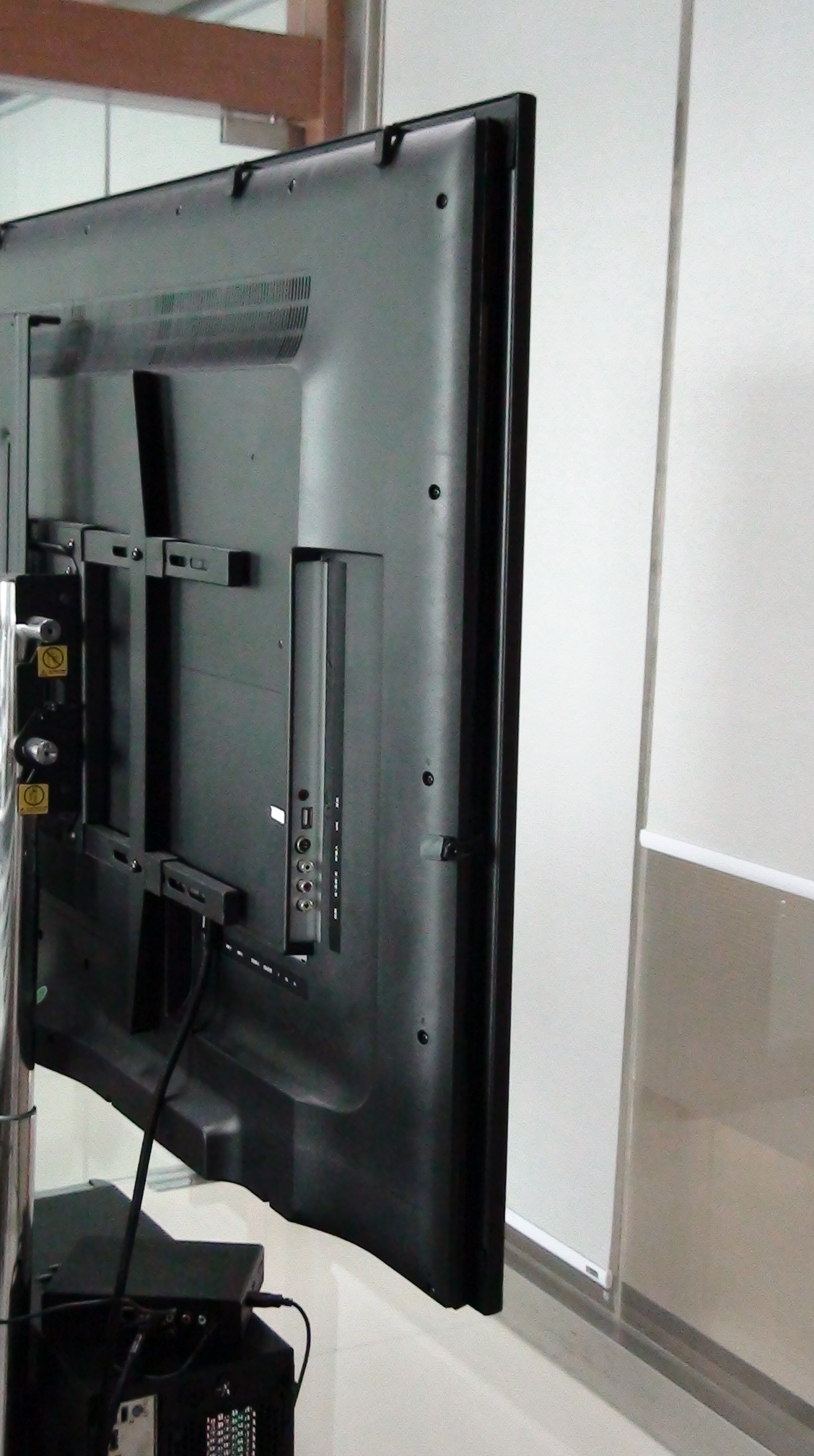  p>红外线技术触摸屏(infrared touch screen technology)由装在 a