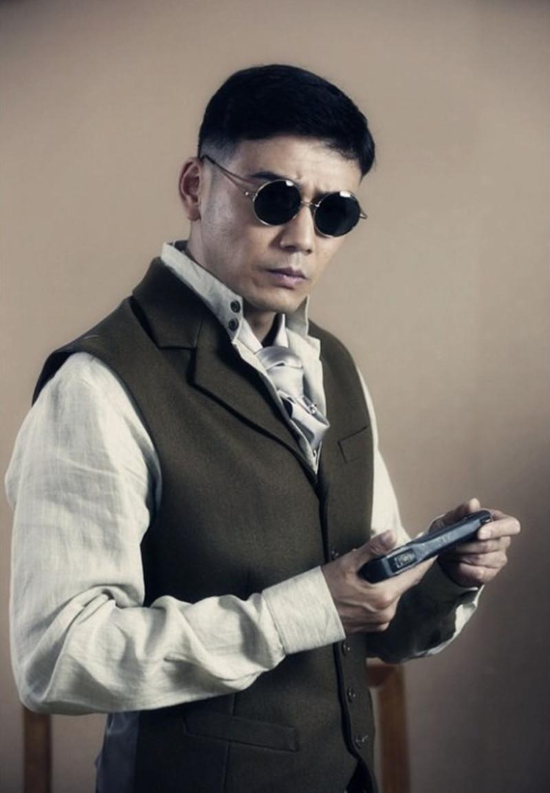  p>《穷追不舍》是陕西文投银海投资有限公司出品的青春偶像抗战剧,由