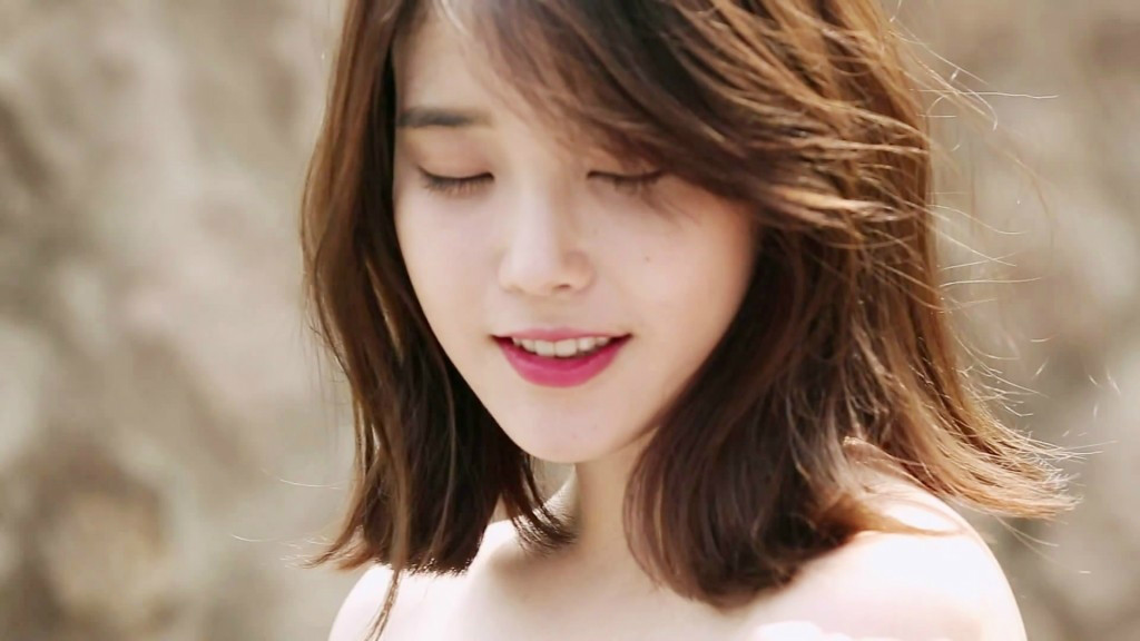  p data-id="gnyut82u01">《花书签》是2014年韩国歌手iu发行的专辑