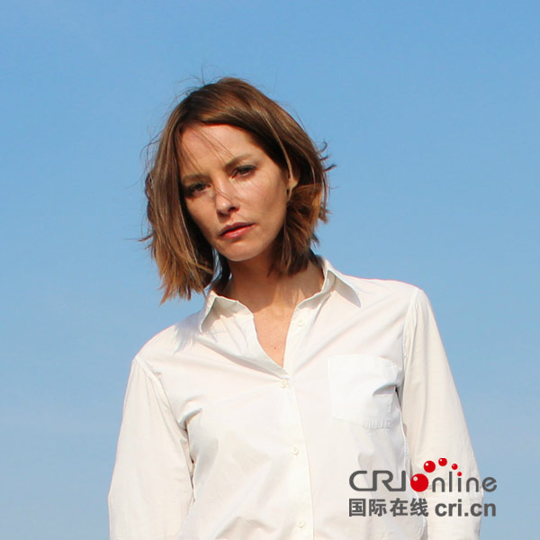  p>西耶娜·盖尔利(sienna guillory),1975年3月16日出生于英国北安普