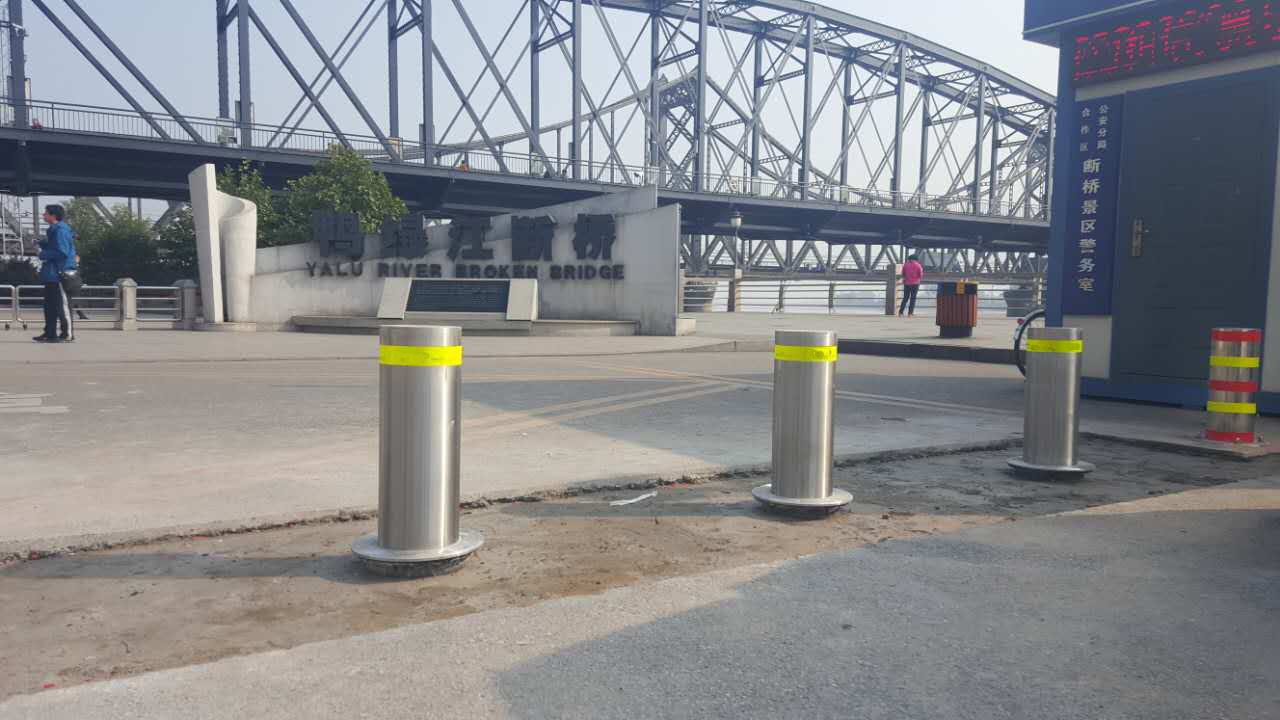 data-id="gnwjyo38gp">液压升降柱是一种以液压电机为动力单元的自动 