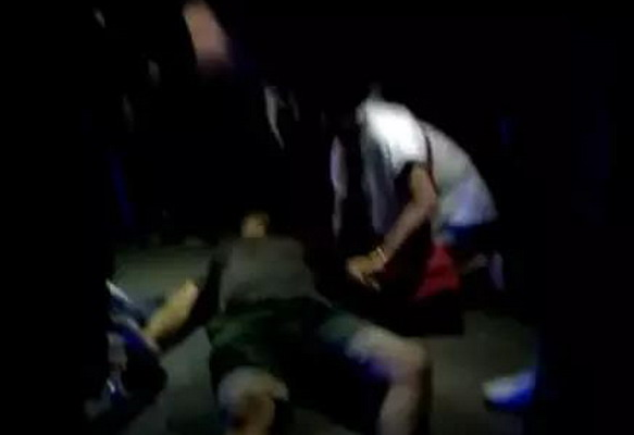 6"命案主要犯罪嫌疑人万顺斌向来凤县公安局投案. 