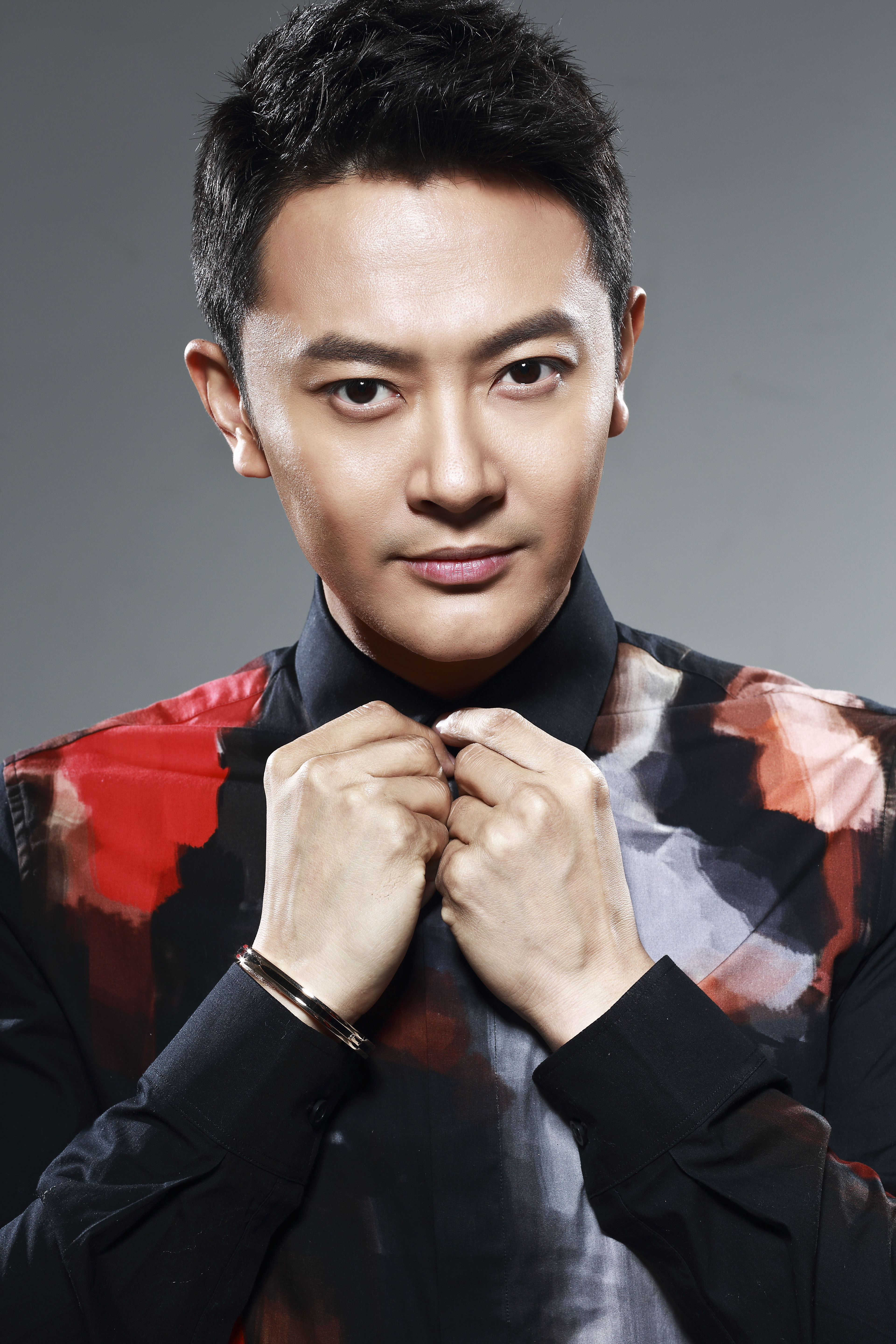  p>印小天,1978年9月23日出生于辽宁省沈阳市,中国内地男演员,毕业于 