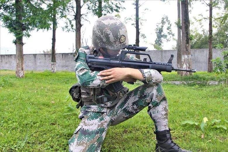 立姿和跪姿,卧姿射击据枪